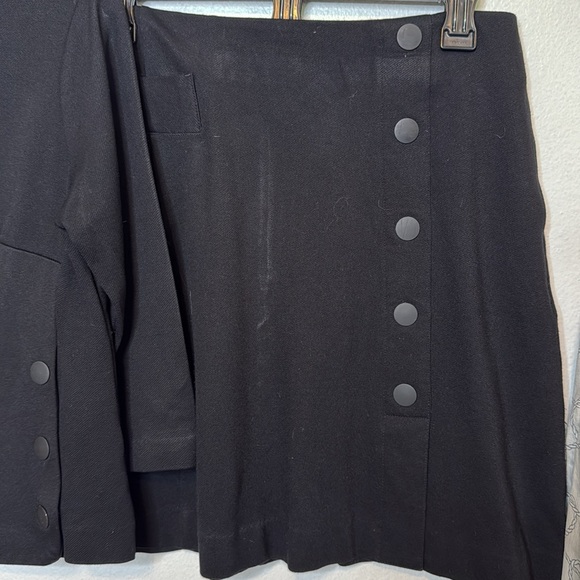 CAbi Black Soft 2pc Chic Skirt Set S/4* - Picture 7 of 10